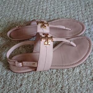 Tory Burch light Pink Everly T-Strap Flat Sandal with golden tone logo size 8.5